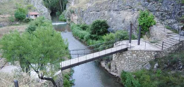 Paseo Fluvial de Albarracín, a orillas del Guadalaviar, en la provincia de Teruel