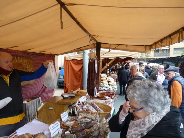 Puestos en la Feria de la Candelera en Barbastro