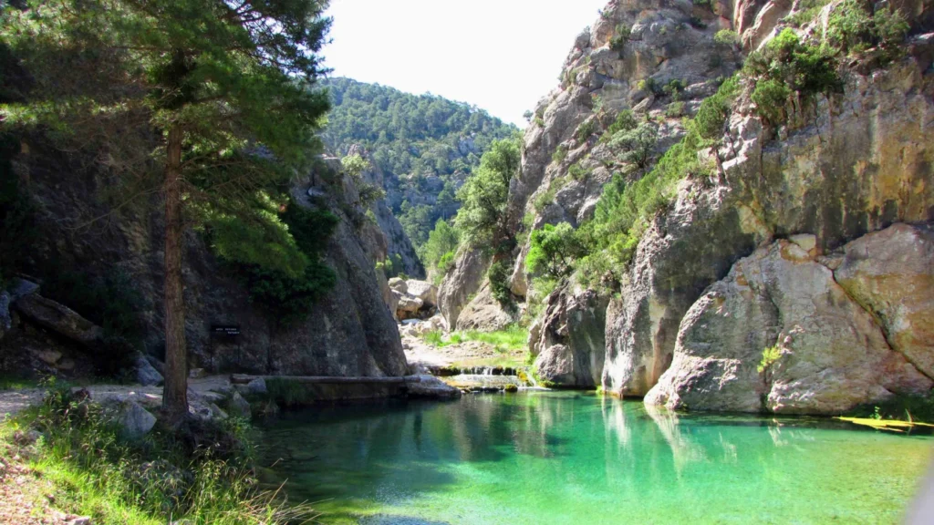 Los tesoros naturales y la Ruta de las cárceles