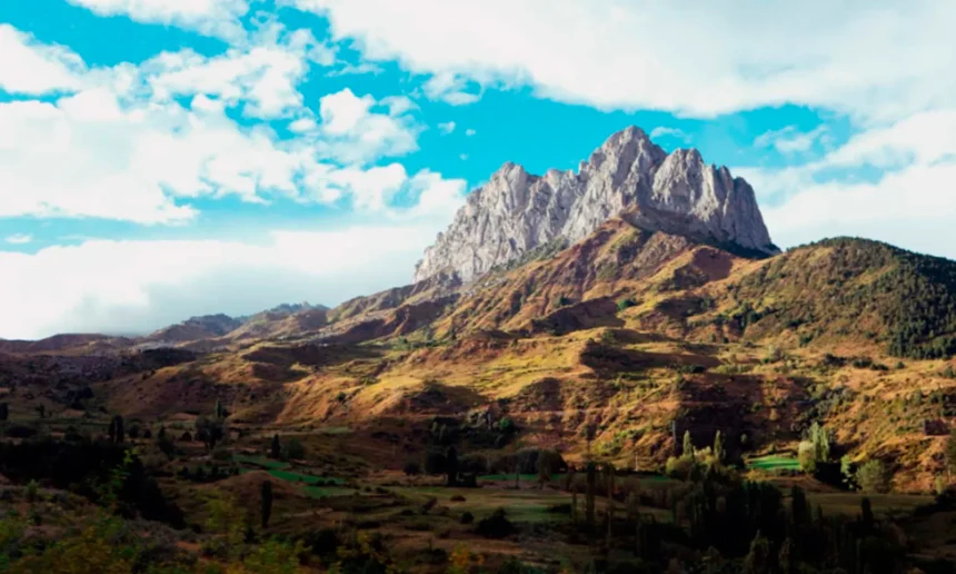 “Escenario musical en El Mundo en Sallent Festival en Sallent de Gállego